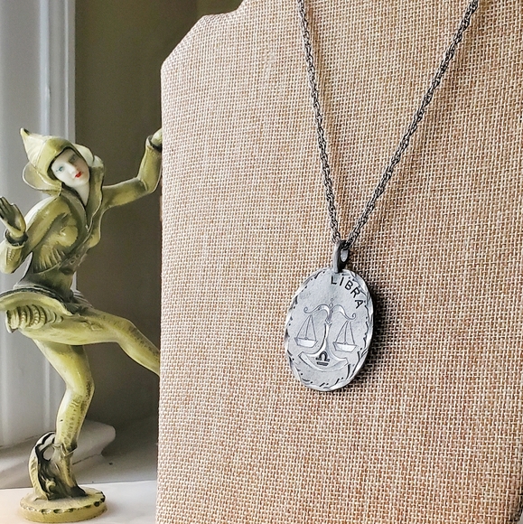 Vintage Pewter Libra pendant Necklace - Picture 5 of 5